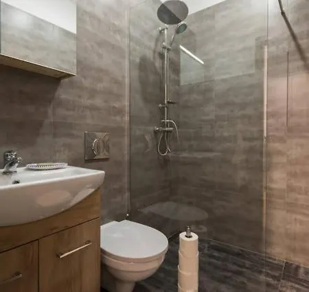 Traveler's Dream Cozy&comfortable Close To The Airport Good Communication With The City Center * 华沙